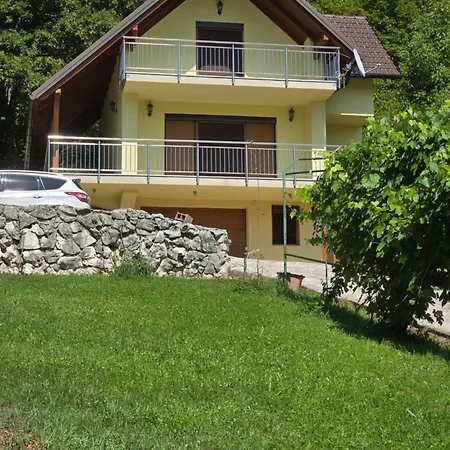 Apartment Vikendica Raj U Lohovu