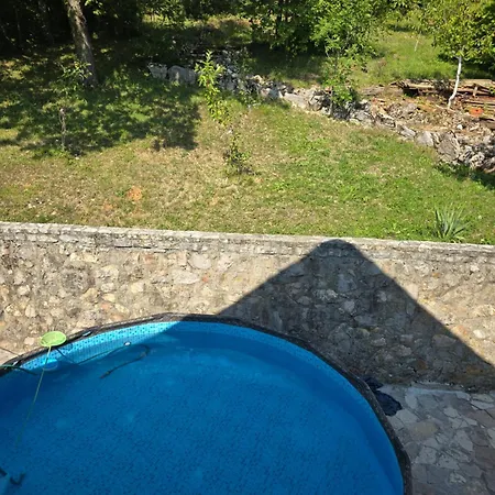 Apartment Vikendica Raj U Lohovu