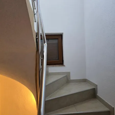 Vikendica Raj U Lohovu