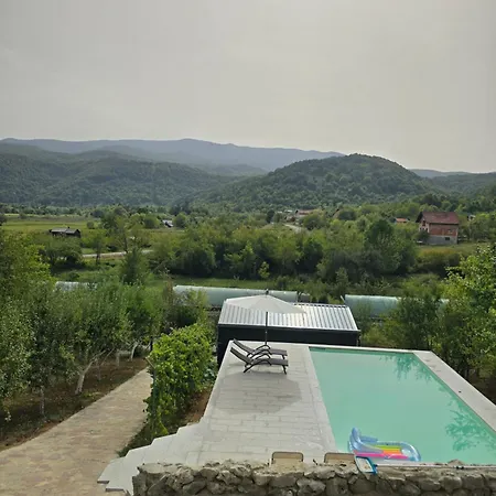 Raj U Lohovu, ,pool -odmor Nedaleko Od