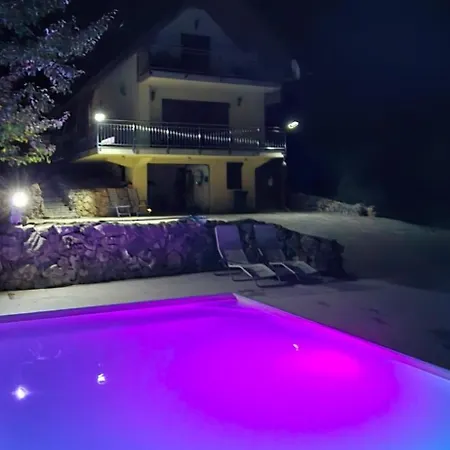 Raj U Lohovu, ,pool -odmor Nedaleko Od Апартаменты Бихач