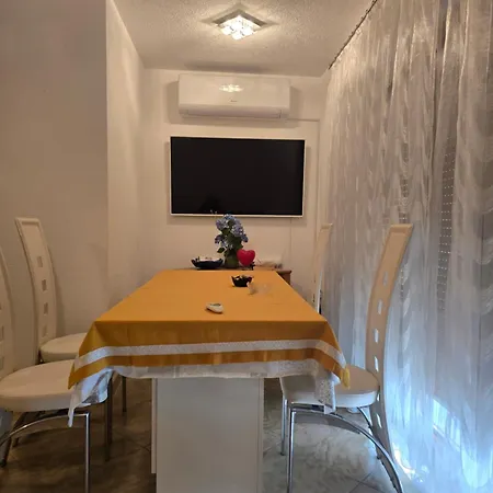 Raj U Lohovu, ,pool -odmor Nedaleko Od Апартаменты Бихач