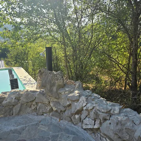 Raj U Lohovu, ,pool -odmor Nedaleko Od * Бихач