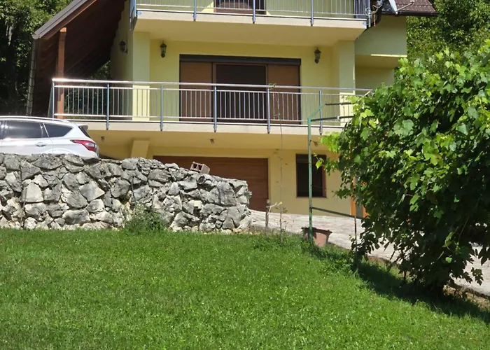 Apartment Vikendica Raj U Lohovu