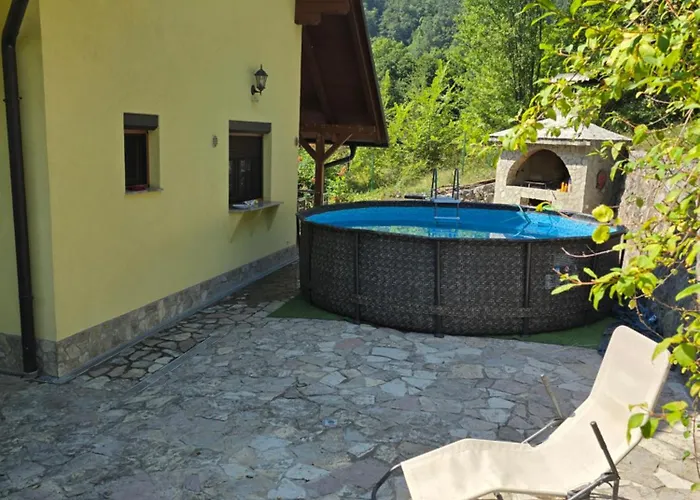 Apartment Vikendica Raj U Lohovu