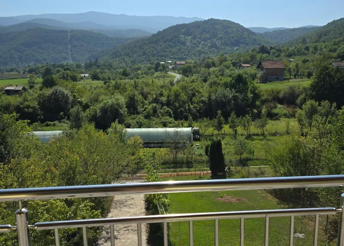 Apartment Vikendica Raj U Lohovu *