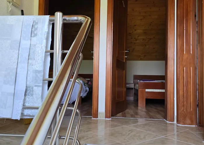 Apartment Vikendica Raj U Lohovu