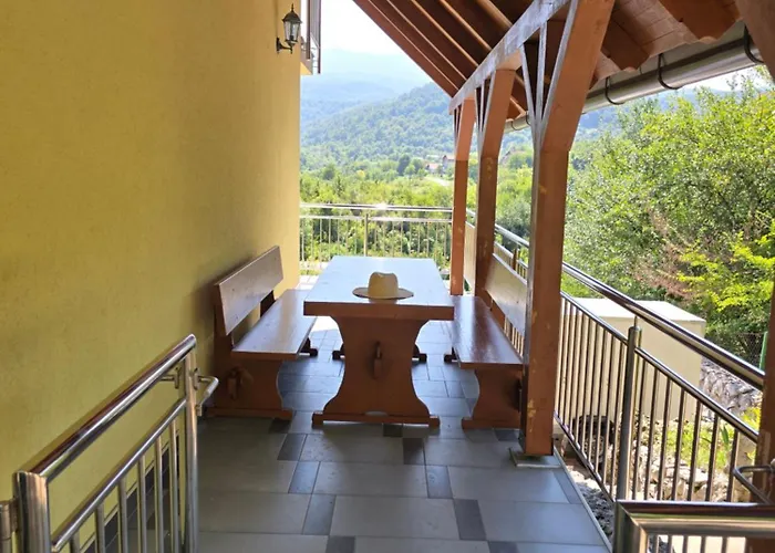 Apartment Vikendica Raj U Lohovu *