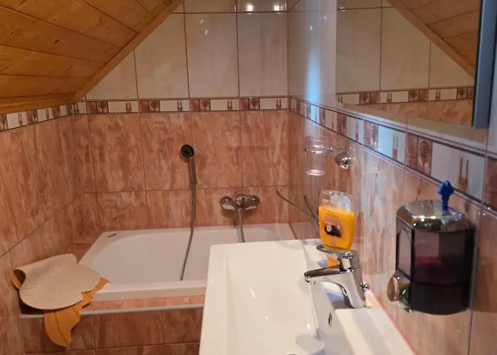 Apartment Vikendica Raj U Lohovu